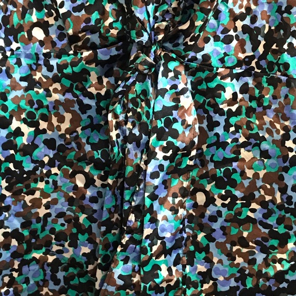 Lane Bryant BLUE SATINY TOP W RUFFLED CAP SLEEVE - Picture 4 of 9